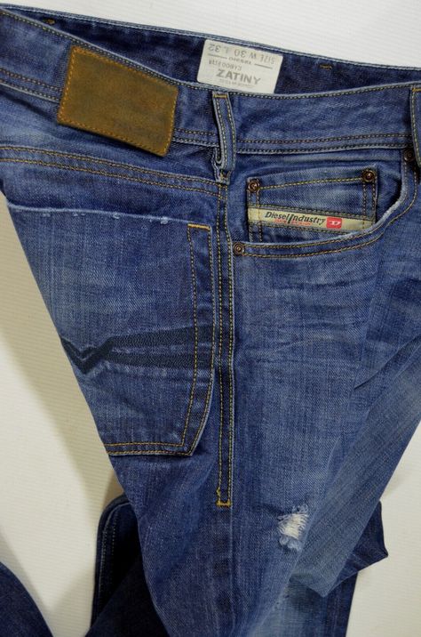 mens DIESEL ZATINY 008Y3 DNA JEANS size W30 L32 Reg Bootcut leg vintage 90s Diesel Jeans, Men's Clothes, Denim Fashion, Mens Clothing Styles, Vintage 90s, Jeans Size, Mens Outfits, Clothes