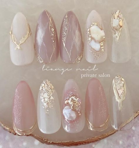 Japanese Nail Art 2023, Wedding Nails For Bride Cat Eye, Japanese Nail Art Wedding, Seashell Gel Nails, Japanese Spring Nails, Asian Wedding Nails, Japanese Wedding Nails, Nail Art Lamaran, Nail Art Pengantin