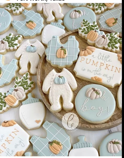 Flood Cookies, Cupcake Making, Baby Shower Cupcakes For Boy, Pumpkin Theme Baby Shower, Lil Pumpkin Baby Shower, November Baby Shower, Parties Themes, Royal Cookies, Angel Baby Shower