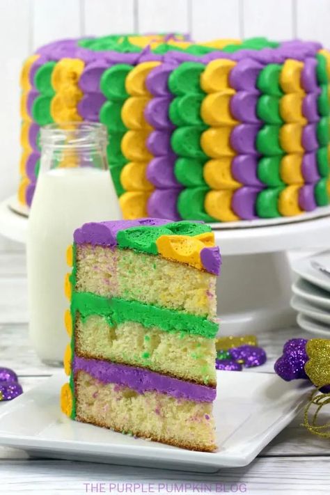 Make this gorgeous Mardi Gras layer cake and get into the spirit of the carnival! Three layers of cake are sandwiched between vanilla frosting in a trio of colors - purple, gold, and green. It's so bright and festive and is a real showstopper for your Mardi Gras soiree! Laissez les bon temps rouler! #MardiGrasLayerCake #MardiGras #MardiGrasRecipes #CakeRecipes #ThePurplePumpkinBlog #LayerCakes #Cakes #Recipes Mardi Gras Cake Recipe, What Is Mardi Gras, Mardi Gras Desserts, Bday Plans, Mardi Gras Cake, Moist White Cake, Madi Gras, Red Birthday Cakes, Elaborate Cakes