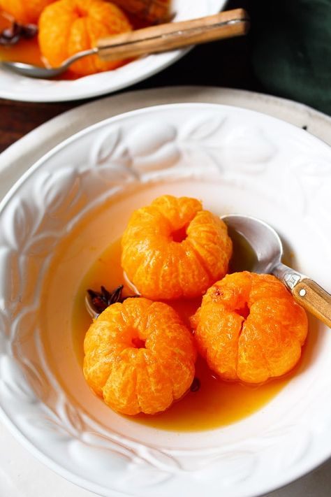 Baked Clementines with Vanilla Syrup | Oddbox Clementine Posset Recipe, Recipes For Clementines, Baking With Clementines, Stir Fry Lettuce, Clementine Ice Cream, Cinnamon Sticks Recipe, Clementine Fruit, Grated Carrot Salad, Plum Crumble