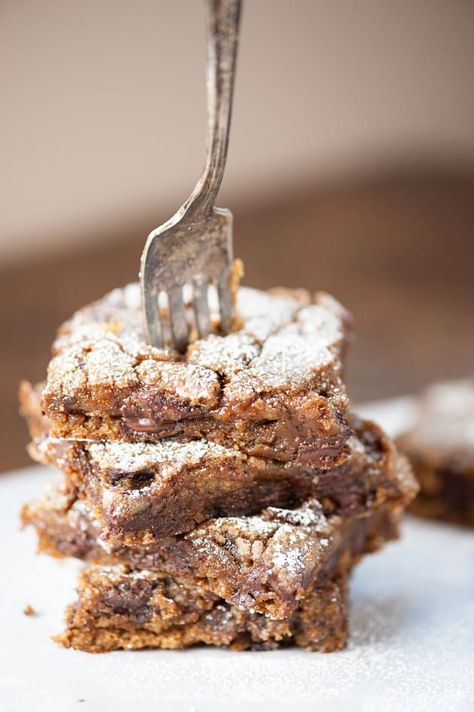 Gingerbread Bars, Gingerbread Chocolate, Buns In My Oven, Chocolate Gingerbread, Biscuits Cookies, Chocolate Chip Bars, Gingerbread Recipe, Bars Recipe, Snickerdoodles