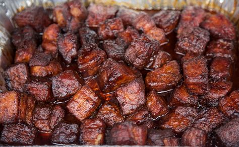 Smoked Pork Belly Burnt Ends (recipe and video) - Vindulge Pork Dinner Ideas, Burnt Ends Recipe, Smoked Pork Belly, Pork Belly Burnt Ends, Honey Pork, Smoker Cooking, Pork Belly Recipes, Burnt Ends, Traeger Recipes