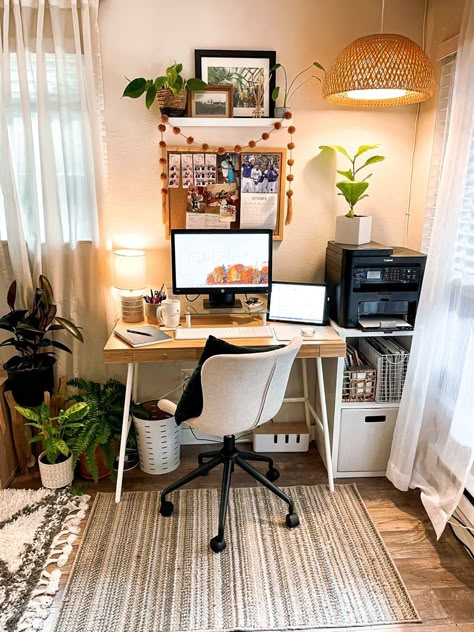 Home Office Artwork, Atelier Decor, Home Office Decor Ideas, Bedroom Workspace, Office Decor Ideas, Cozy Home Office, Small Space Office, Office Artwork, Small Home Offices