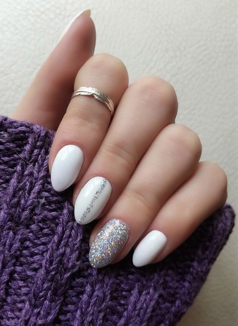 Silver White Acrylic Nails Prom, Short Nail Designs White Silver Glitter, Nice White Nails, White And Silver Nails Almond Shape, White Nails With Silver Accent, White Dip Powder Nails Short Design, 2023 White Nails, White Nails With Silver Ring Finger, Nails Inspiration Silver Glitter