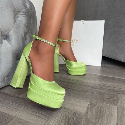 Pastel Heels, Hoco Shoes, Heels And Bags, Light Green Dress, Green Platform, Heels Prom, Statement Heels, Heels Aesthetic, Green Heels