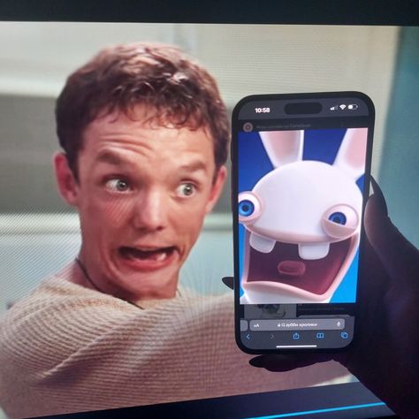 Meme Стю, Метью Лилард Mathew Lillard Stu, Stu Macher Tongue, Matthew Lillard Funny, Stu Macher Outfit Ideas, Ghostface Stu Macher, Matthew Lillard Senseless, Stu Macher Pfp, Scream Matching Pfp, Matthew Lillard Wallpaper