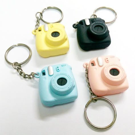 Instax mini keychains Fujifilm Disposable Camera, Instax Mini 8 Camera, Phone Essentials, Instax Mini Camera, Fujifilm Instax Mini 8, Camera Keychain, Polaroid Photography, Instax Camera, Dslr Photography Tips