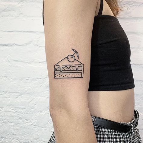 📍Berlin 🦂 (@themagicrosa) • Instagram photos and videos Piece Of Cake Tattoo, Slice Of Cake Tattoo, Cake Tattoo, Tattoo Cake, Tattoo Black And White, Artist Cake, Slice Of Cake, Black And White Images, Pieces Tattoo