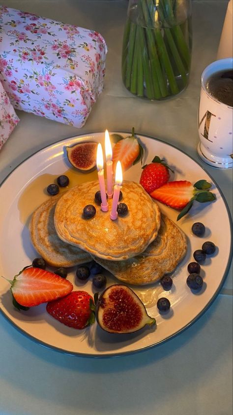 Y2k Food, Bday Breakfast, Lemon Birthday Cakes, Food Influencer, Healthy Birthday, Tea Party Sandwiches, Fruit Love, Party Sandwiches, Birthday Breakfast