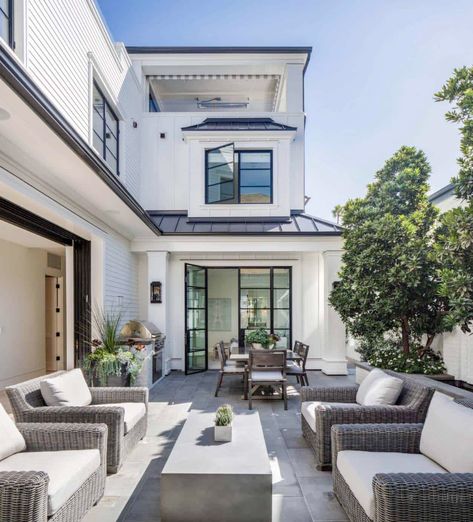 An inviting Corona Del Mar beach house with fabulous curb appeal Beach House Patio, Grey Outdoor Furniture, Architecture Courtyard, Farmhouse Architecture, Building Homes, Beach House Interior, Metal Building Homes, California Homes, Metal Buildings