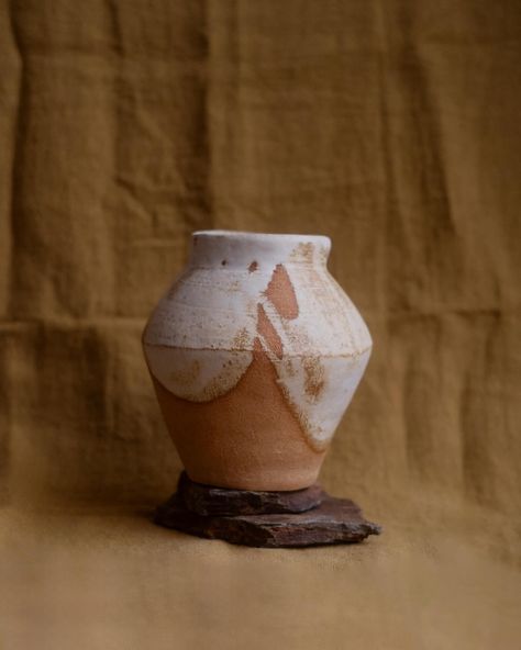 Hand build small vase from red clay with grog. Half glazed in Frosted white ~ soon available online. • • • Photography by @may4ka * * * * * * * * * * * * . . . #handbuilt #pottery #oneofakindceramics #elevatetheeveryday #handbuiltpottery #japanesseinspired #CREmerging #simplethingsmadebeautiful #vase #coilbuild #coilvase Handbuilt Vase Pottery, Handbuilt Vase, Handbuilt Pottery, Coil Pottery, Raku Pottery, Hand Built Pottery, Clay Vase, Building Techniques, Online Photography