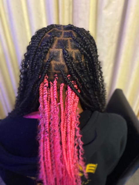 Peek A Boo Pink, Pink Knotless, Peekaboo Braids, Red Box Braids, Peekaboo Hair Colors, Cute Box Braids, Braid Inspiration, Peekaboo Hair, Colored Braids