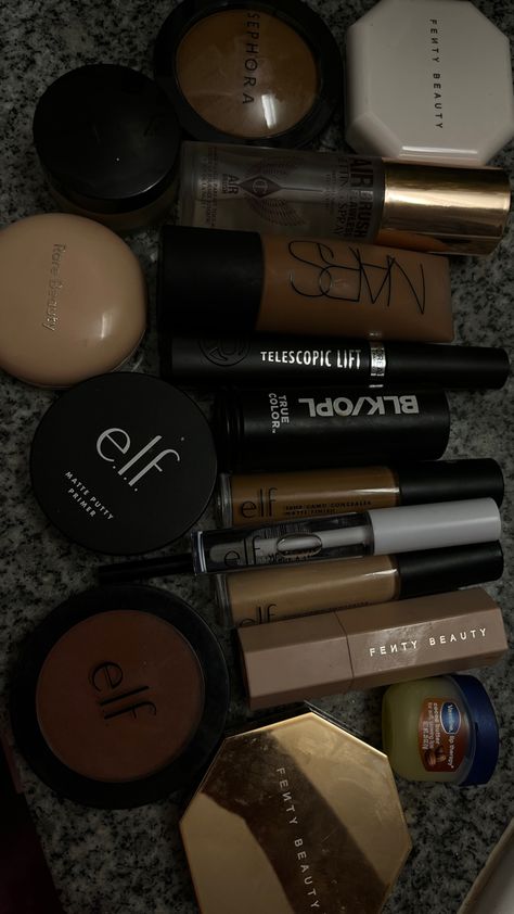 Holy Grail Makeup, Makeup Highlight, Makeup Bag Essentials, Makeup For Black Skin, Makeup Is Life, Makeup Help, Smoky Eyes, Makeup Needs, Dark Makeup