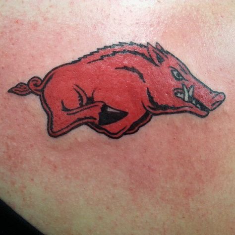 #razorback #arkansas #arkansasrazorback--I need one!!!!! Razorback Tattoo, Arkansas Tattoo, Michigan Tattoos, Gecko Tattoo, Arkansas Razorback, Pig Drawing, Flag Tattoo, Side Tattoos, Face Tattoos