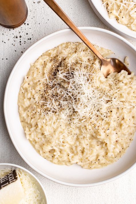 Cacio e Pepe Risotto - The Bold Appetite Crunchy Kale Salad, Lemon Kale Salad, Sage Risotto, Crunchy Kale, Italian Dinner Recipes, Traditional Italian Dishes, Italian Pasta Dishes, Dish Warmer, Creamy Rice