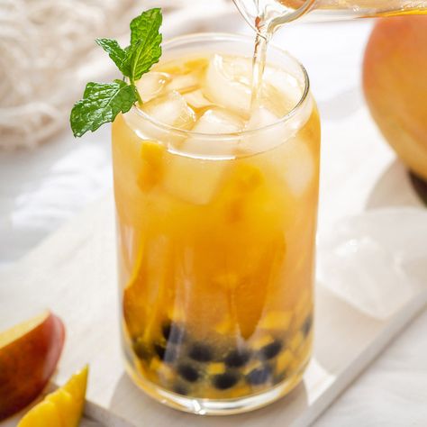 Iced Mango Green Tea, Mango Fruit Tea Boba, Green Tea Bubble Tea, Mango Green Tea Boba, Mango Tea Boba, Fruit Boba Tea Recipe, Mango Boba Tea Recipe, Green Tea Boba Recipe, Vegan Tea Recipes