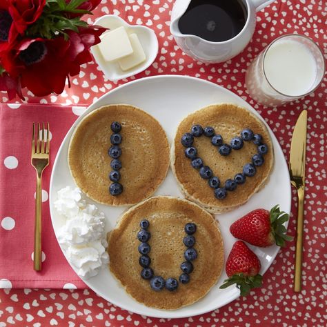 Breakfast Table Ideas, Kids Foods, Romantic Breakfast, Valentines Breakfast, Birthday Breakfast, Valentines Day Food, Makanan Diet, Valentines Food, Hot Fudge