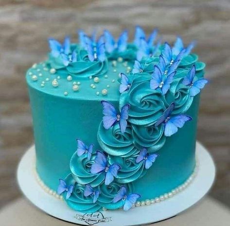 Butterfly Birthday Cakes, Buttercream Cake Decorating, Elegant Birthday Cakes, Simple Cake Designs, Cake Decorating Piping, Creative Cake Decorating, Birthday Cakes For Women, Beautiful Birthday Cakes, Creative Birthday Cakes