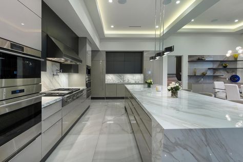 Mansion Kitchen, Modern Kitchen Design White, Kitchen Design White, Hiasan Bilik Tidur, Kitchens Luxury, Dream Kitchens Design, Kitchen Interior Design Modern, Mansion Interior, Dream House Rooms