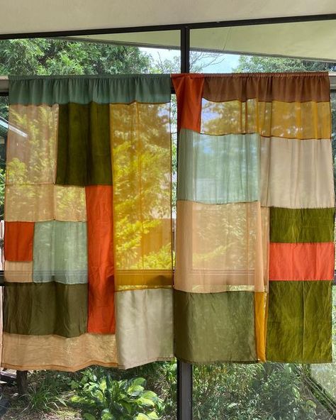 Yellow Kitchen Cabinets, Quilted Curtains, Patchwork Curtains, Quilt Modernen, Deco Studio, Yellow Kitchen, Home Inspo, Tiny Apartment, Dyed Silk