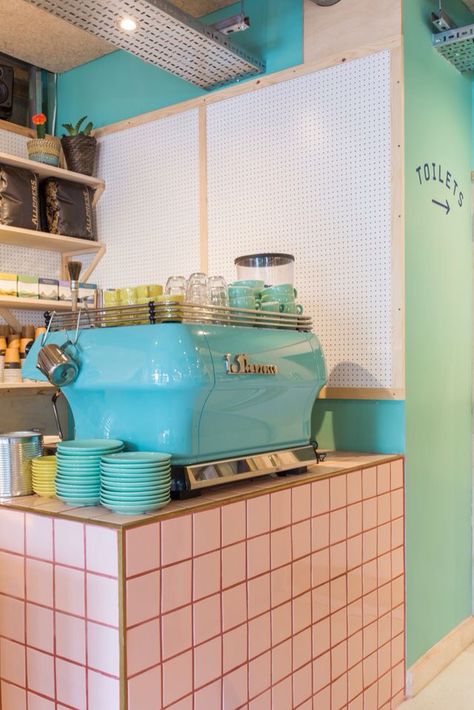 Pastel color + cute coffee shop. Café Design, Cute Coffee Shop, Bar Design Awards, Retro Cafe, Coffee Shops Interior, Pink Tiles, Modern Restaurant, Pizza Restaurant, Coffee Shop Design