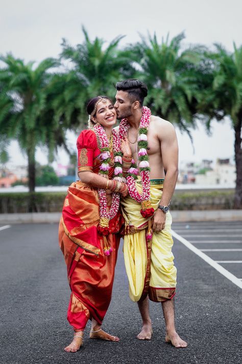 Madisar Saree, Gravity Photography, Marriage Poses, Matrimonial Sites, Memories Book, Indian Wedding Poses, Mumbai Wedding, Couples Outfits, Candid Photo