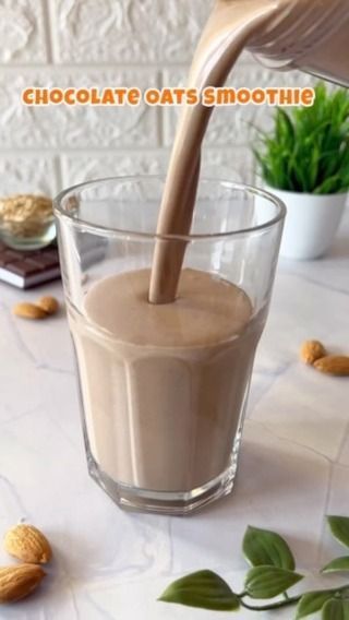 Smoothie Chocolate, Oats Smoothie Recipes, Oats Smoothie, Green Smoothie Diet, Almond Smoothie, Oat Smoothie, Detox Smoothie Recipes, Chocolate Oats, Easy Detox