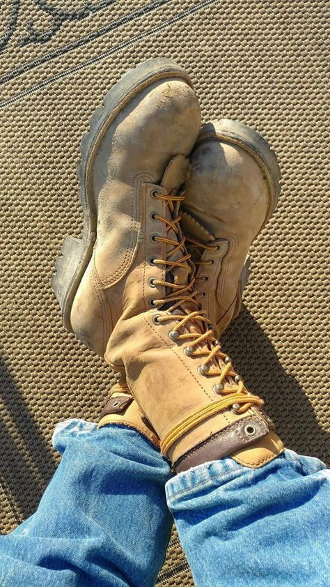 Western Mens Fashion, Lumberjack Boots, Lumberjack Style, Worker Boots, Logger Boots, Rugged Boots, Old Boots, Army Boots, Construction Workers