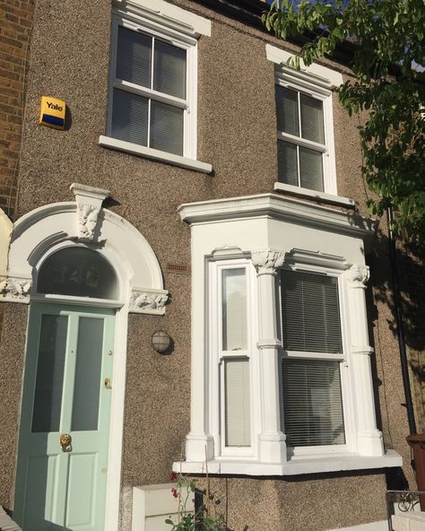 VICTORIAN RENOVATION: PEBBLEDASH REMOVAL + BRICK CLEANING Pebbledash Makeover, Victorian Terrace Exterior, Brick Rendering, Terrace Exterior, Victorian Terrace Renovation, Pebble Dash, How To Clean Brick, Victorian Renovation, Victorian Terrace House