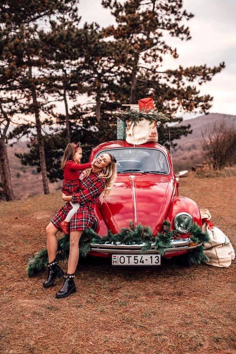 Christmas Car Photoshoot, Christmas Western Photoshoot, Tree On Car Christmas Photo, Vw Bus Photoshoot Christmas, Vintage Car Christmas Photoshoot, Red Car Christmas Photo, Christmas Tree Farm Photo Shoot, Tree Farm Photo Shoot, Christmas Mini Shoot