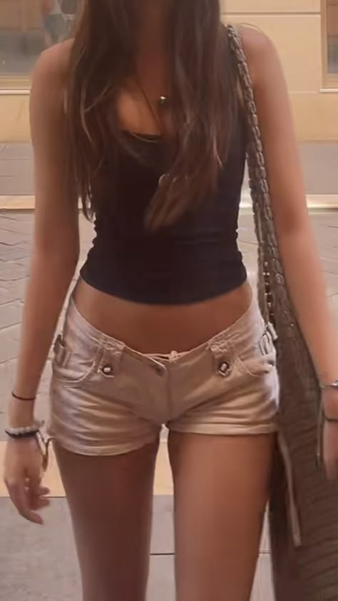 Low Rise Shorts Aesthetic, Summer Outfits Low Waist, Bra And Under Set Matching, Short And Tank Top Outfits, Mini Cargo Shorts Outfit, Small Petite Body Type, Summer Y2k Fits, Summer 2024 Fits, Aesthetic Outfit Shorts