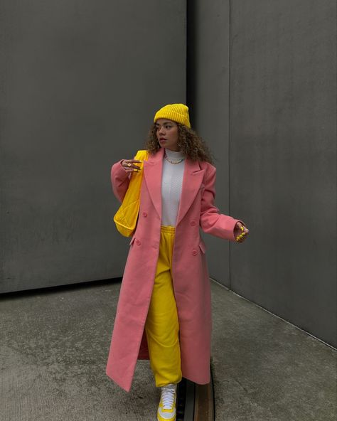 pink coat, pink and yellow, yellow clothes, pink long wool coat, wool coat, colorful outfit, colorful winter outfit, ootd, outfit inspo, winter outfit inspo Unusual Color Combinations Outfit, Color Block Outfits Black Women, Colorful Cold Weather Outfits, Winter Colorful Outfits, Funky Workwear, Pink And Yellow Outfit, Choir Outfits, Colorful Winter Fashion, Colorful Style Outfits