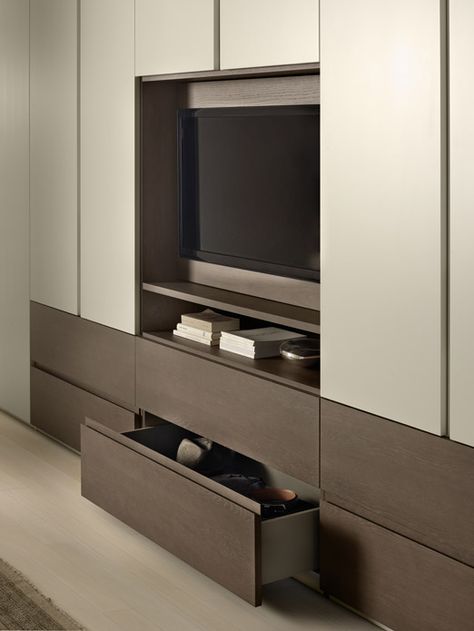 Closet Con Tv, Design Bedroom Modern, Wardrobe Design Bedroom Modern, Bedroom Tv Unit Design, Bedroom Built Ins, Bedroom Built In Wardrobe, Bedroom Cupboards, Wardrobe Door Designs, Living Room Tv Unit Designs