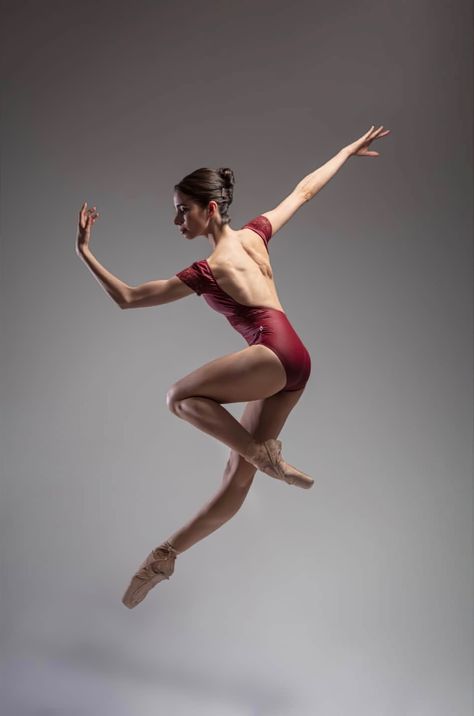 ☆ Ballet Photography Poses, Ballet Jumps, Jumping Poses, Dance Jumps, Dynamic Dance, Ballet Dance Photography, Dance Wallpaper, Dance Picture Poses, Dance Photo Shoot