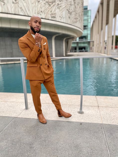 Brown double breasted suit + Ecru mock neck + Chelsea boots + pearl necklace Brown Suit With Turtleneck Men, Monochrome Brown Outfit Men, Tan Suit Black Turtleneck Men, Mens Brown Turtleneck Outfit, Brown Double-breasted Suit, 70’s Fashion, Fashion 2020, Double Breasted Suit Jacket, Mock Neck