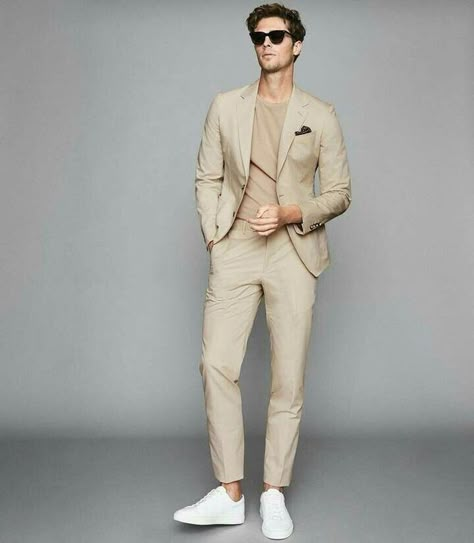 Slim Fit Trousers Men, Suits And Sneakers, Blazer Outfits Men, Slim Fit Blazers, Fashion Suits For Men, Mens Fashion Casual Outfits, Mens Lifestyle, Stylish Mens Outfits, Fashion Casual Outfits