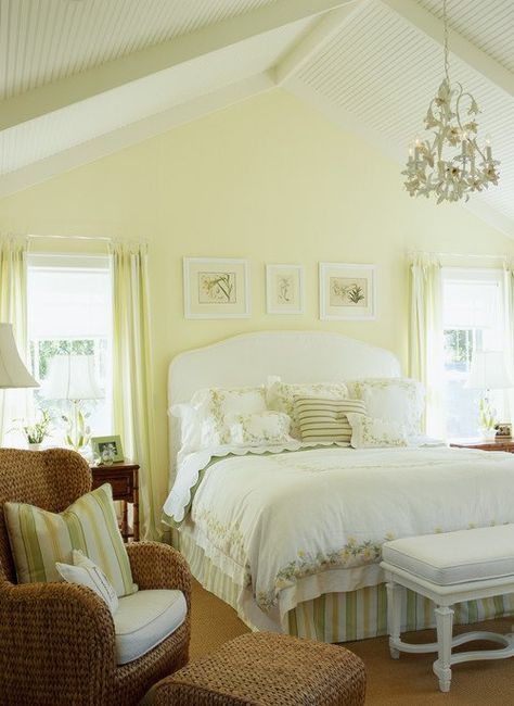 Feminine yellow bedroom in shabby chic style Yellow Cottage Bedroom, White Gold Bedroom, Yellow Bedroom Walls, Living Room Indian, Soothing Bedroom, Gold Bedroom Decor, The Color Yellow, Yellow Cottage, Blue Ceilings