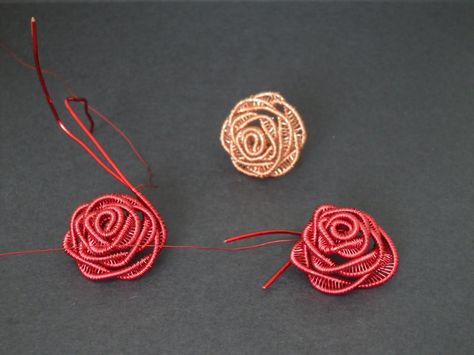 Wire Rose Tutorial, Wire Rose Ring, Rose Sculpture, Wire Beading, Beaded Leaves, Wire Wrapped Rose, Wire Rose, Wire Jewerly, Wire Ideas