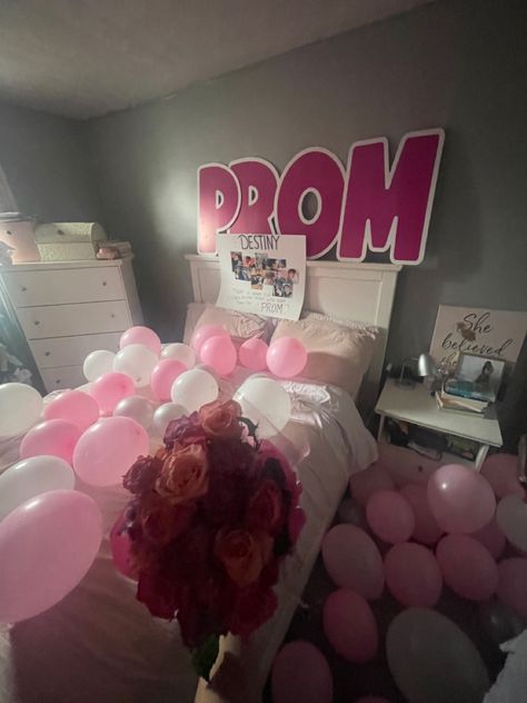 Pink promposal idea Pink Prom Proposal, Prom Proposal For Girlfriend Romantic, Pink Promposal Ideas, Promposal For Girlfriend, Big Promposal Ideas, Prom Posals Ideas For Girlfriend, Promposal Ideas For Girlfriend, Cute Promposal, Aesthetic Promposal