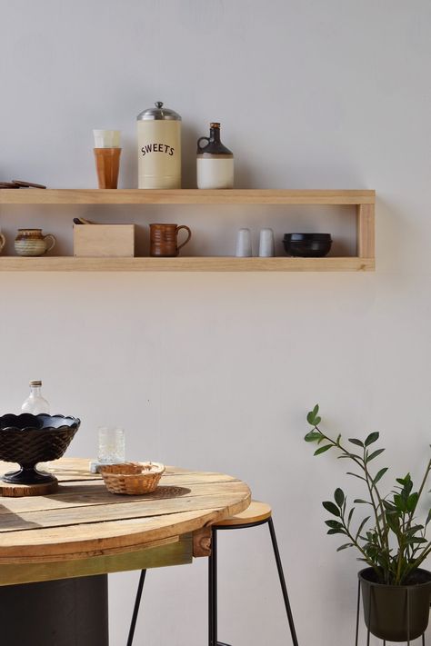 Custom but affordable timber floating shelves you order online - The Interiors Addict Timber Floating Shelves, Wooden Shelves Kitchen, Timber Shelves, Shelf Hardware, Floating Shelves Kitchen, Galley Kitchens, Kid A, Box Shelves, 2 Shelves