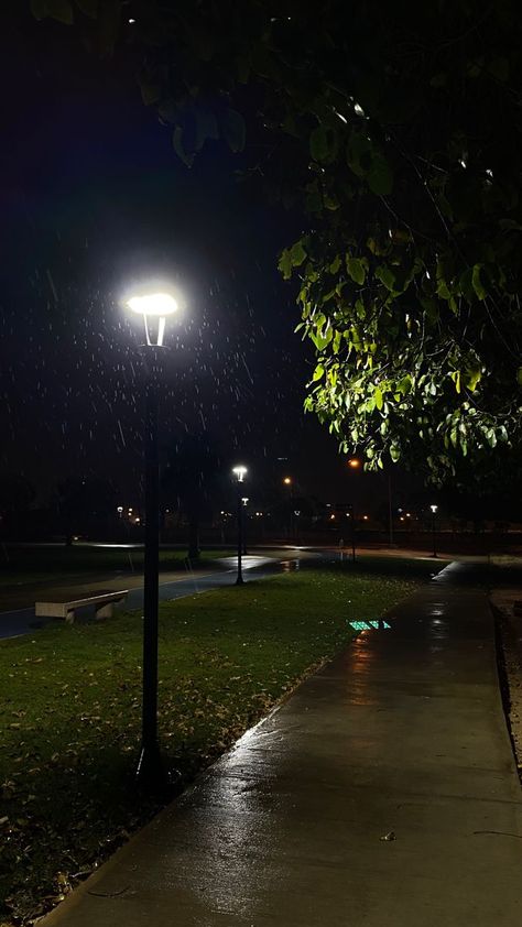 Dark Field, Night Landscape Photography, Rain Pictures, Dark Nature Aesthetic, Night Pictures, Night Scenery, Night Landscape, Rainy Night, Images Esthétiques