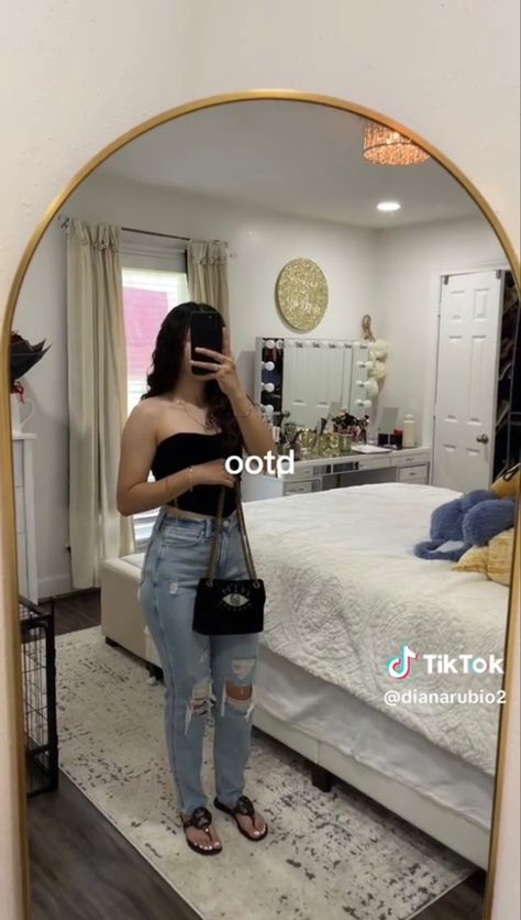 Sparkly Chanclas Outfit Latina, Mexican Fresas Outfit, Copy And Paste Latina Outfits With Shorts, Nina Fresa Outfits, Nina Fresa Aestethic Outfit, Simple Buchi Fresa Outfit, Outfit Ideas Latina, Latina Baddie Instagram Posts, Mexico Outfits