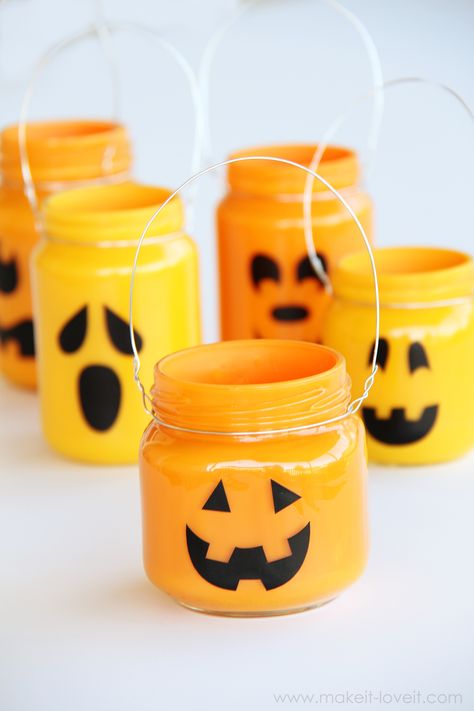 Mason Jar Halloween Crafts, Diy Halloween Dekoration, Halloween Glasses, Baby Jars, Diy Glasses, Baby Food Jar Crafts, Halloween Mason Jars, Glass Decoration, Baby Food Jars