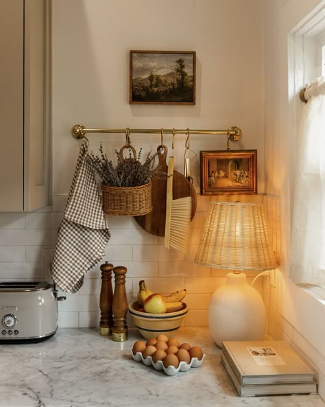 Check out this photo from annieeber_ 2024 Home Decor, Retro Toaster, Casa Vintage, Cozy Kitchen, Accessories Ideas, Dream House Decor, Cottage Homes, Little Houses, House Inspo