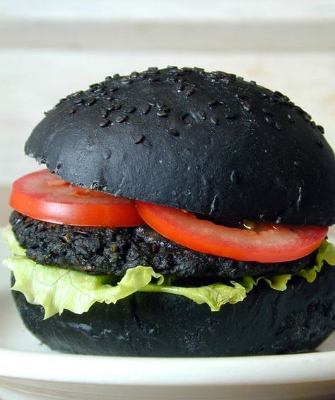 Goth Food, Black Foods, Gothic Food, Black Bun, Black Burger, Dark Food, Spooky Food, Using A Pressure Cooker, Bean Burger