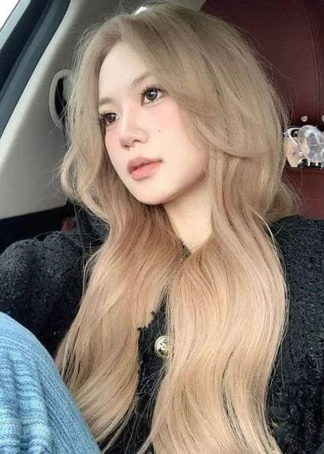 Korean Hair Blonde, Rosé Blonde Hair, Korean Blonde Hair, Kpop Blonde Hair, Milk Tea Blonde, Asian Blonde Hair, Korean Hair Dye, Blonde Hair Korean, Korean Hair Color