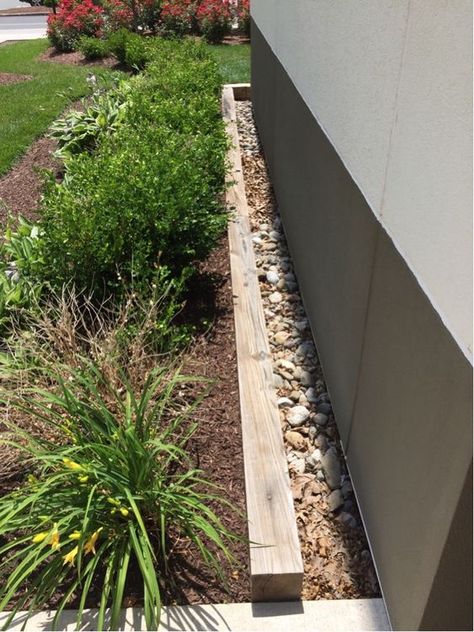 Why do many landscapers put gravel around the base of buildings? - Gardening & Landscaping Stack Exchange Building Foundation, Gardening Landscaping, Landscaping With Large Rocks, Diy Crafts For Kids Easy, Landscaping With Rocks, Flower Bed, Landscaping Plants, River Rock, Backyard Landscaping Designs