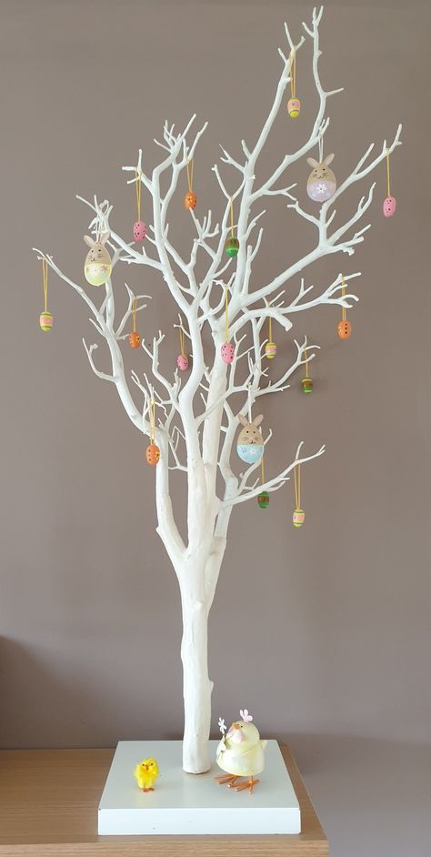 Easter Tree Diy, Easter Decoration Ideas, Easter Wall Art, Dreamy Decor, Easter Egg Tree, Egg Tree, Easter Tree Decorations, Craft Fair Displays, Easter Tablescapes