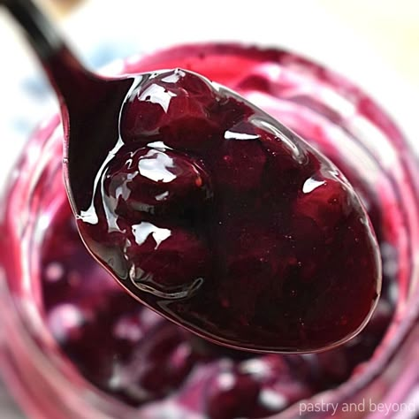 Blueberry Topping for Cheesecake Blueberry Topping For Cheesecake, Blueberry Pie Filling Recipes, Blueberry Sauce Recipe, Easy Blueberry Pie, Pectin Recipes, Fruit Jam Recipes, Homemade Blueberry Pie, Blueberry Jam Recipe, Blueberry Topping